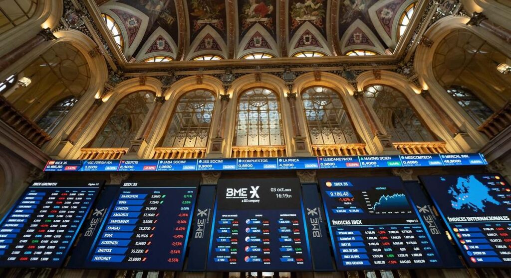 sube un 1,3%, alcanza máximos de 2010 y supera los 12.100 puntos