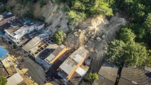 tras deslizamiento, viviendas ubicadas en cerro de Loma Fresca deberán ser evacuada