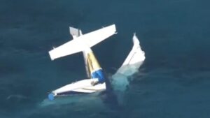 tres personas murieron tras caer al mar desde un hidroavión