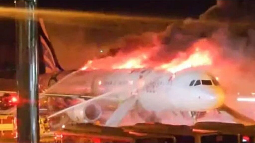 un avión se prendió fuego antes de despegar