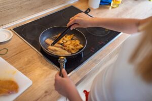 ¿Por qué a veces la carne fresca tiene agua al ponerla en la sartén?