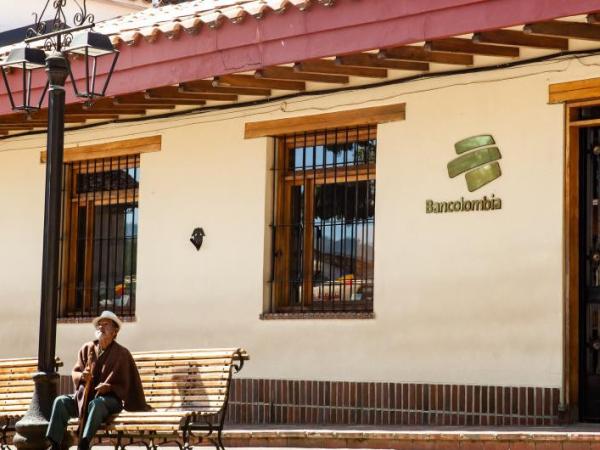 ¿Cuáles son las vacantes que ofrece Bancolombia en 2025? | Empleo | Economía