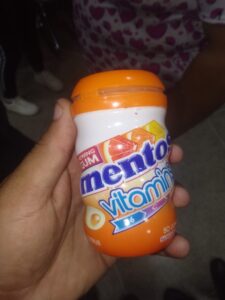 14 niños se intoxicaron con gomitas dañadas compradas en el aeropuerto