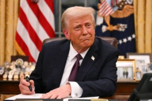 Trump reconoce que los aranceles "dolerán" en EE.UU. pero "merecerá el precio a pagar"