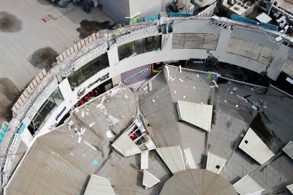 Sube a ocho el número de muertos en el desplome de un centro comercial en Perú - AlbertoNews