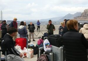 9.000 personas han abandonado Santorini por los sismos