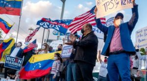Activistas preparan demanda contra cancelación del TPS