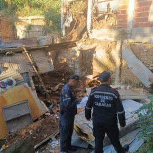 Adolescente de 17 años fallece al desplomarse dos viviendas en Caricuao
