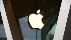 Apple presenta una versión mejorada y más cara de su iPhone más económico