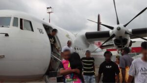 Aterrizó en Medellín avión proveniente de Panamá con 43 colombianos deportados