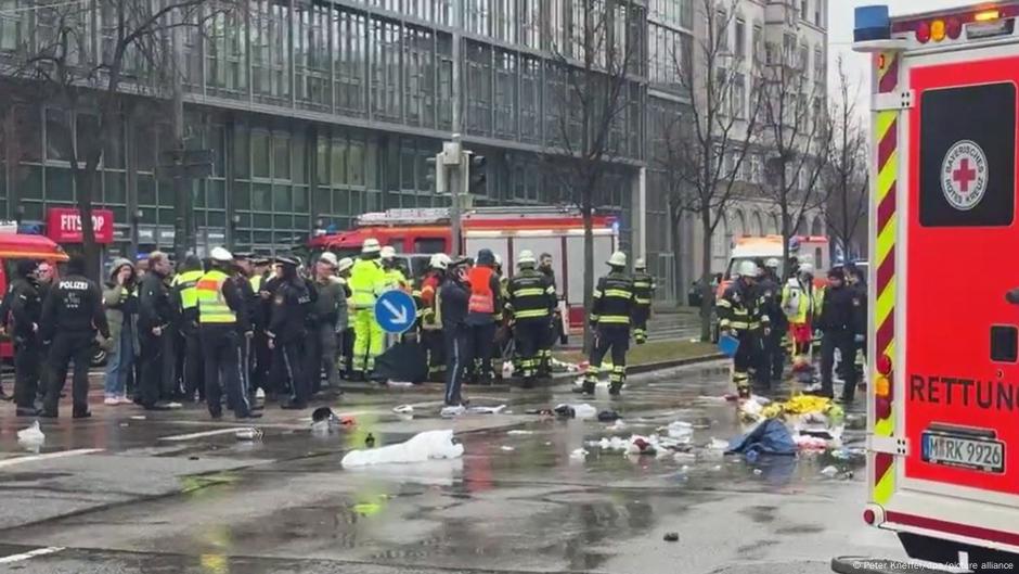Auto embiste contra grupo de personas en Múnich: 28 heridos