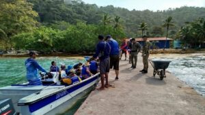 Autoridades panameñas buscan embarcación con migrantes