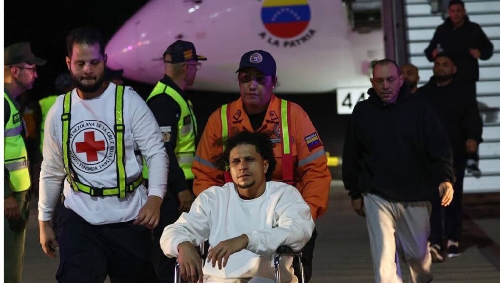 Cabello al recibir a migrantes: En diálogo abierto con EEUU están llegando primeros venezolanos