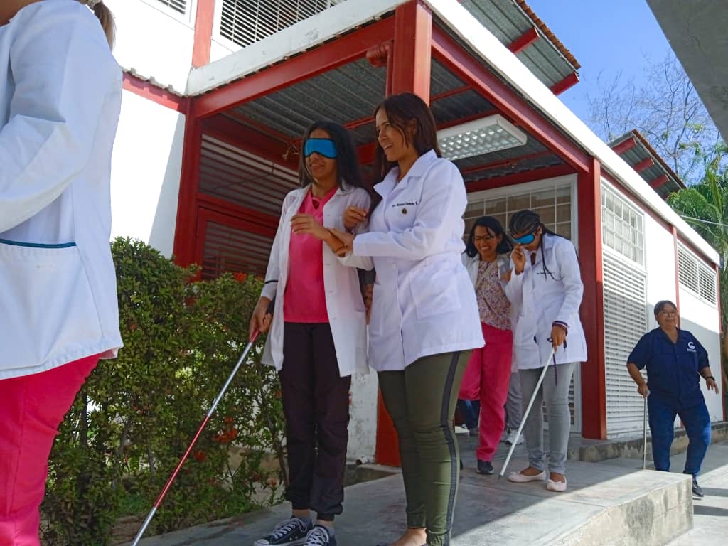 Capacitan a médicos de la UCS para tratar a personas con discapacidad