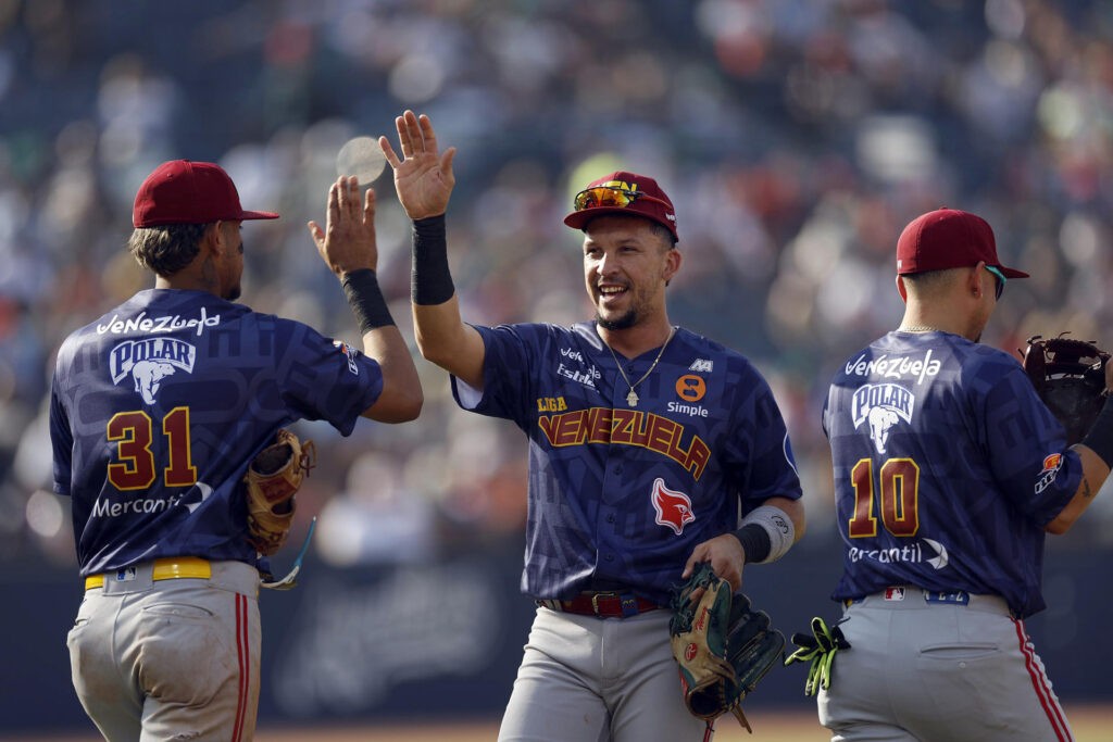 Cardenales de Venezuela derrotó a Indios de Puerto Rico y tomó oxígeno en la Serie del Caribe (Fotos) - AlbertoNews