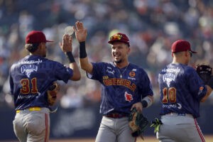 Cardenales de Venezuela derrotó a Indios de Puerto Rico y tomó oxígeno en la Serie del Caribe (Fotos) - AlbertoNews