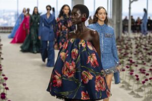 Carolina Herrera recrea un jardín de brillos y colores en la semana de moda de Nueva York – El Venezolano News