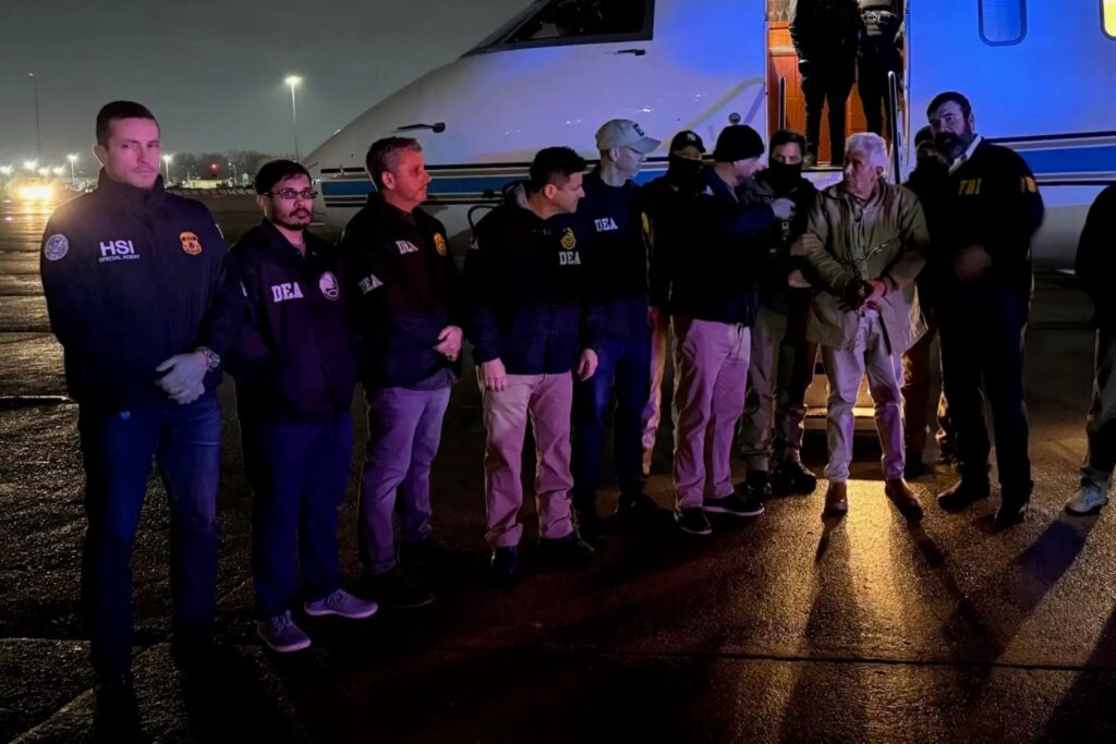 Casa Blanca asegura que los 29 capos entregados por México son "terroristas"