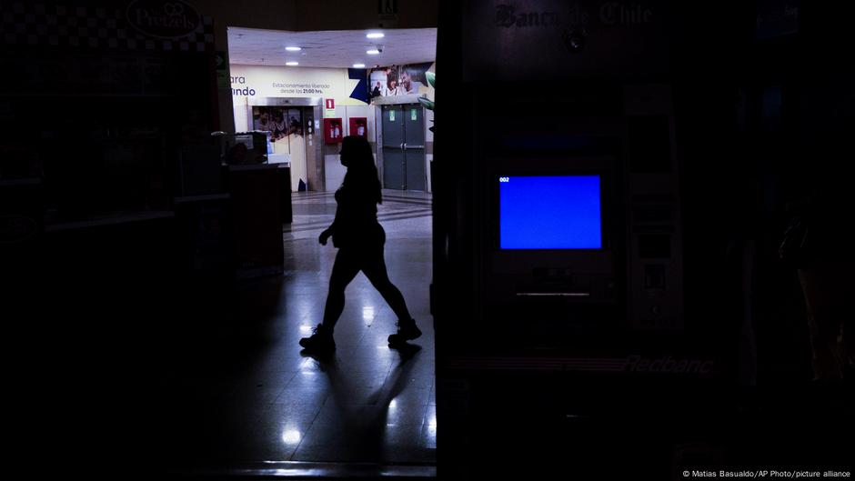Chile en estado de excepción y toque de queda por apagón – DW – 26/02/2025