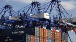 China responde a Trump con aranceles del 10 % al 15 % a productos de EE.UU. como el gas y los automóviles