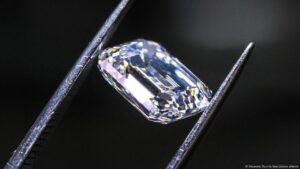 Científicos chinos fabrican un superdiamante ultraduro – DW – 25/02/2025