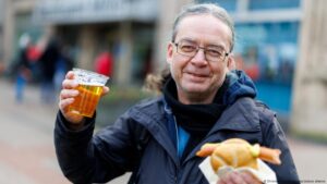 Ciudad alemana atrae a votantes anticipados con cerveza – DW – 16/02/2025