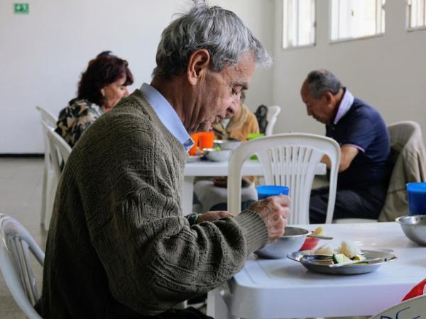 Comedores comunitarios en Bogotá generan inquietud en el Distrito y el Congreso | Regiones | Economía