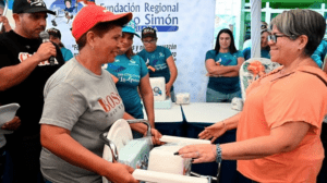 Comunidades de La Guaira disfrutan de jornada social integral