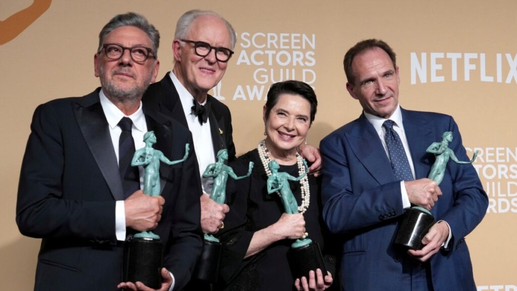 "Conclave" y Timothée Chalamet ganan en los Premios SAG, desafiando predicciones de los Oscar
