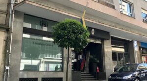 Consulado de Venezuela en Vigo es atacado por extrema derecha - Yvke Mundial