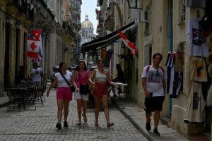 Cuba sigue invirtiendo en turismo, pese a su contracción en 2024 : IPS Agencia de Noticias