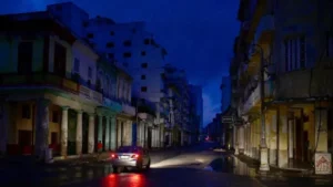 Cuba suspende trabajo y clases por crisis energética