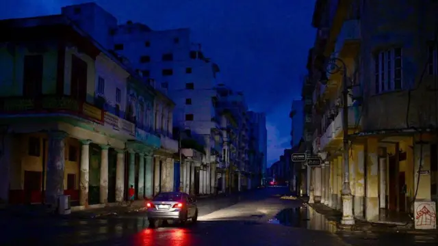 Cuba suspende trabajo y clases por crisis energética