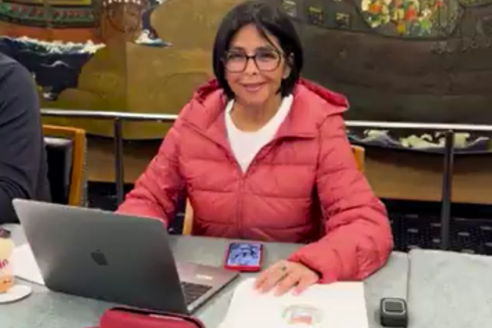 Delcy Rodríguez calificó de "exitosa" la visita realizada a India
