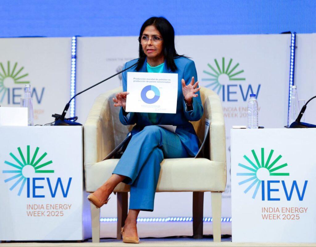 Delcy Rodríguez considera "absurdo" que excluyan a Venezuela de mercado petrolero global