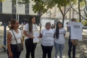 Denuncian aislamiento “indefinido” de 19 presos políticos en El Rodeo I