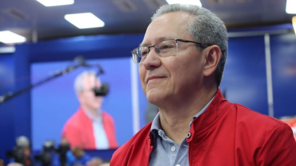 Designan a Julio León Heredia como ministro para Agricultura y Tierras
