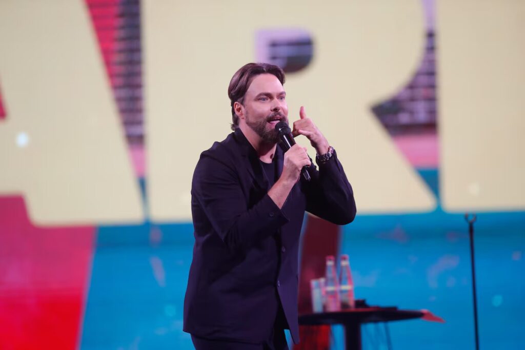 Director del Festival de Viña del Mar reconoce actos xenófobos contra George Harris: "Había un grupo que estaba desordenando todo" - AlbertoNews