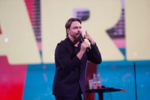 Director del Festival de Viña del Mar reconoce actos xenófobos contra George Harris: "Había un grupo que estaba desordenando todo" - AlbertoNews