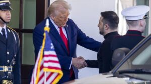 Dirigentes europeos salen en defensa de Zelenski tras el agrío rifirrafe con Trump en la Casa Blanca
