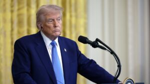 Donald Trump confirmó que a partir del 4 de marzo aplicará los aranceles a China, Canadá y México