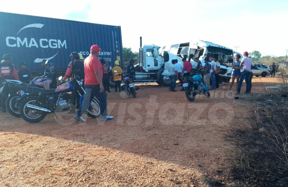 Dos conductores de vehículos sedán habrían provocado accidente entre autobús vecinal y gandola en Anzoátegui