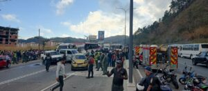 Dos fallecidos deja choque múltiple en la bajada de Tazón