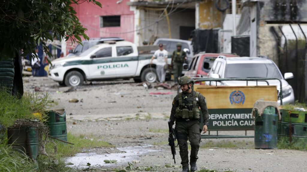 Dos policías y menor herido, tras ataque con explosivos en Morales, centro del Cauca