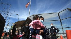 EE.UU. suspende fondos de ayuda legal a menores migrantes