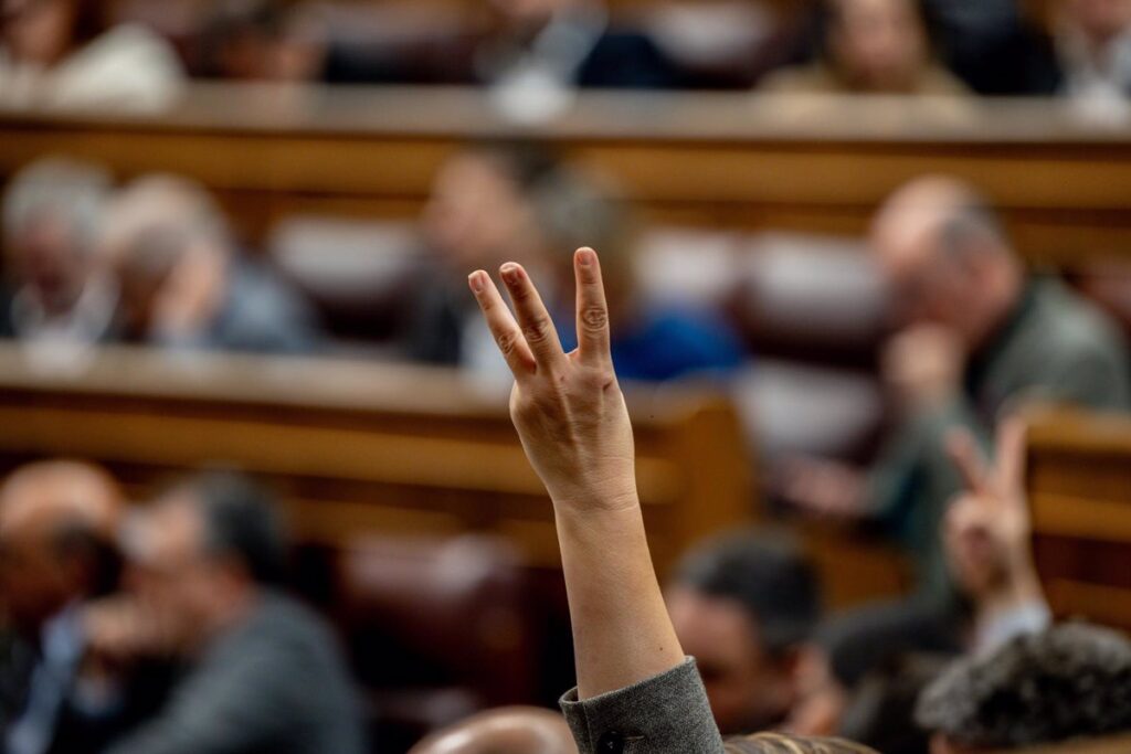 EL PSOE pierde cuatro votaciones en el Pleno del Congreso, una propiciada por Sumar, y acumula ya 85 derrotas