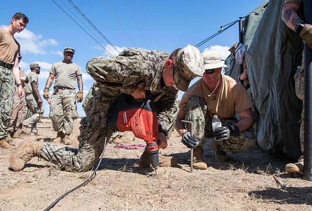 El Mundo de España | Crece la indignación por el envío de 100 venezolanos a Guantánamo, algunos de ellos sin antecedentes ni condenas - AlbertoNews