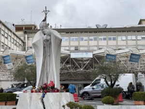 El Vaticano anuncia que el papa no acudirá a los actos previstos el próximo fin de semana