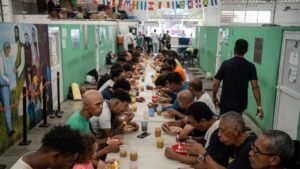 Congelamiento de ayuda exterior de Trump diezma a grupos de ayuda a migrantes en Latinoamérica