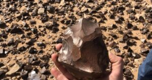 El increíble hallazgo de 850 hachas de piedra sugiere que existía un taller prehistórico en Iraq hace 1,5 millones de años